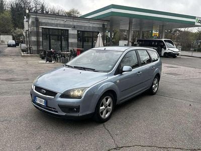 Usata Ford Focus Style 110 CV (80 kW) 2005 Grigio Station wagon