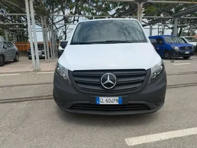 Usado Mercedes e-Vito 69 kW (95 CV) 2022 Negro Van