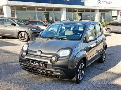 Usata Fiat Panda Cross Cross 69 CV (50 kW) 2023 Grigio pietra metallizzato Utilitaria