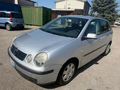 Usata VW Polo Trendline 75 CV (55 kW) 2004 Grigio Utilitaria