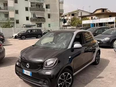 Begagnad Smart ForFour 71 HK (52 kW) 2015 Svart Halvkombi