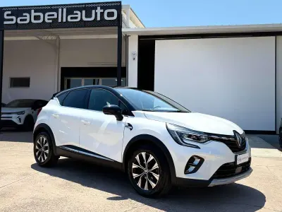 Usata Renault Captur Intens 101 CV (74 kW) 2023 Bianco con tetto nero SUV