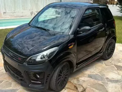 Begagnad Ligier JS50 2021 Svart Halvkombi