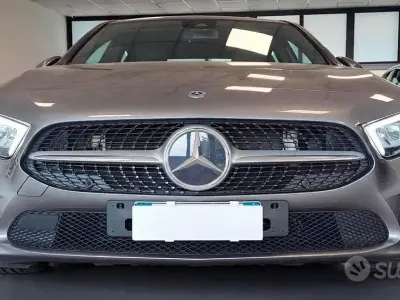 Usata Mercedes A180 116 CV (85 kW) 2022 Grigio Berlina