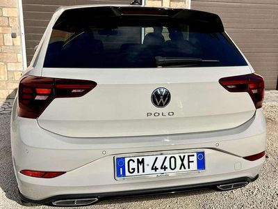 Usata VW Polo R-line 95 CV (69 kW) 2023 Beige Utilitaria