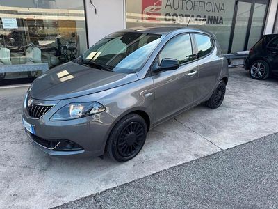 Usata Lancia Ypsilon Silver 69 CV (50 kW) 2022 Grigio Utilitaria
