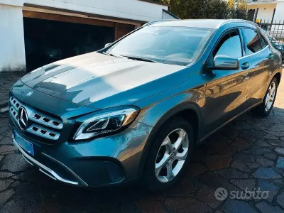 Usata Mercedes GLA180 109 CV (80 kW) 2017 Grigio SUV