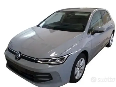 Usata VW Golf VIII Life 116 CV (85 kW) 2025 Grigio Berlina
