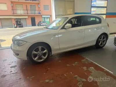 Usata BMW 118 143 CV (105 kW) 2010 Bianco Utilitaria