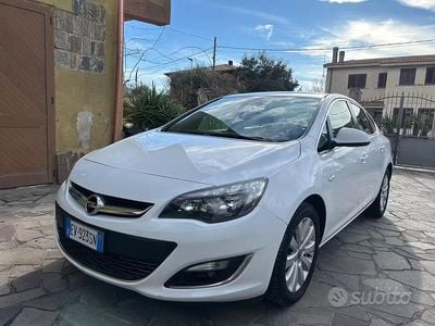 Usata Opel Astra 136 CV (100 kW) 2014 Bianco Berlina