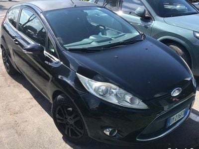 Usata Ford Fiesta 96 CV (70 kW) 2010 Nero Utilitaria