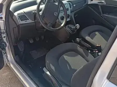 Usata Lancia Ypsilon 75 CV (55 kW) 2011 Grigio Utilitaria