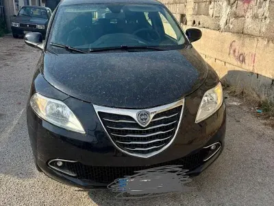 Usata Lancia Ypsilon 95 CV (69 kW) 2015 Nero Utilitaria