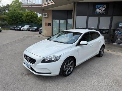 Usata Volvo V40 Ocean Race 114 CV (83 kW) 2015 Bianco Berlina