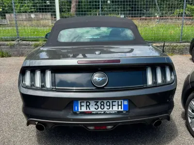Usata Ford Mustang Convertible 317 CV (233 kW) 2018 Grigio Cabrio
