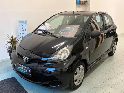 Usata Toyota Aygo 68 CV (50 kW) 2010 Nero Utilitaria