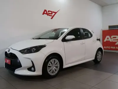 Usata Toyota Yaris Hybrid Business Edition 116 CV (85 kW) 2022 Bianco Berlina