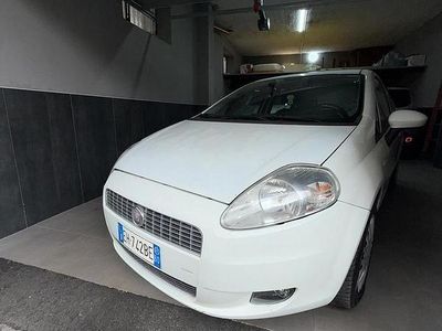 Usata Fiat Grande Punto 75 CV (55 kW) 2011 Bianco Utilitaria