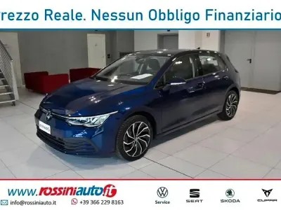 Usata VW Golf VIII LOUNGE 116 CV (85 kW) 2022 Blu Berlina