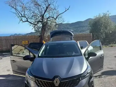 Usado Renault Clio V Evolution 101 HP (74 kW) 2023 Cinzento Sedan