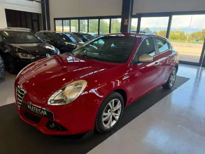Usata Alfa Romeo Giulietta Distinctive 170 CV (125 kW) 2012 Rosso Utilitaria