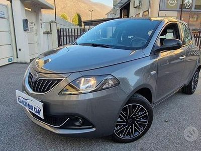 Usata Lancia Ypsilon Gold 69 CV (50 kW) 2022 Grigio scuro Utilitaria