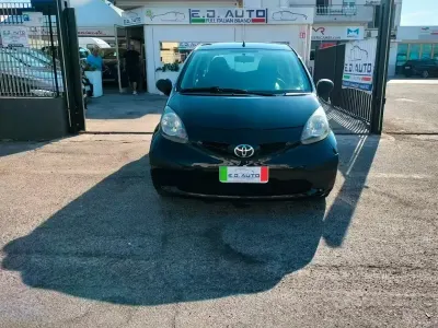 Usata Toyota Aygo 68 CV (50 kW) 2010 Nero Utilitaria