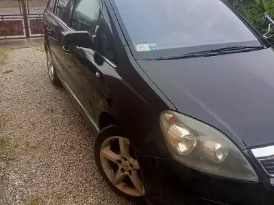 Usata Opel Zafira 150 CV (110 kW) 2008 Nero Monovolume