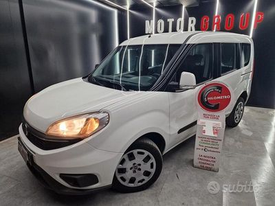 Usata Fiat Doblò Lounge 95 CV (69 kW) 2015 Bianco Monovolume