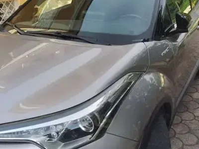 Usata Toyota C-HR Active 98 CV (72 kW) 2017 Argento SUV
