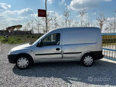 Usata Opel Combo 97 CV (71 kW) 2005 Grigio Monovolume