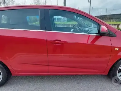 Usata Chevrolet Aveo 75 CV (55 kW) 2013 Arancione Berlina