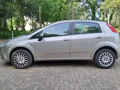 Usata Fiat Grande Punto Dynamic 77 CV (56 kW) 2009 Grigio Utilitaria