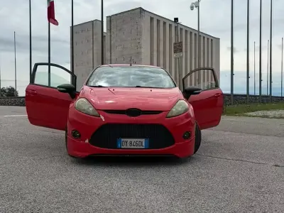 Usata Ford Fiesta 82 CV (60 kW) 2009 Rosso Berlina