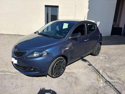 Usata Lancia Ypsilon Gold 69 CV (50 kW) 2022 Blu Utilitaria