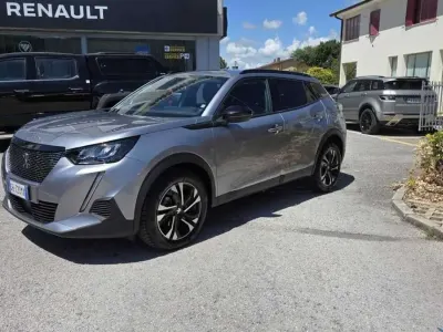 Usata Peugeot 2008 Allure 101 CV (74 kW) 2022 Gray SUV