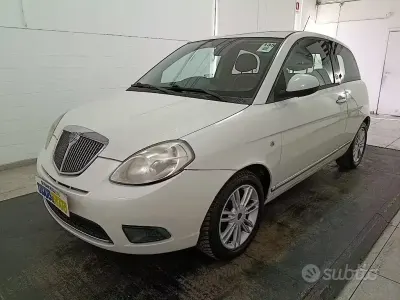 Usata Lancia Ypsilon Platinum 77 CV (56 kW) 2010 Beige metallizzato Utilitaria