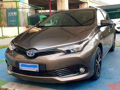 Usata Toyota Auris Hybrid Lounge 99 CV (72 kW) 2017 Grigio Station wagon
