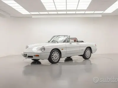 Usata Alfa Romeo Spider 122 CV (89 kW) 1990 Bianco Cabrio