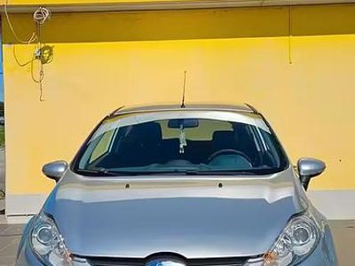 Usata Ford Fiesta 96 CV (70 kW) 2010 Grigio Utilitaria