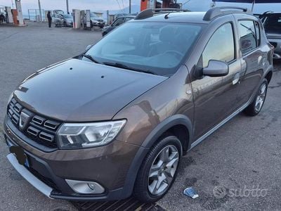 Usata Dacia Sandero Stepway 90 CV (66 kW) 2018 Marrone Berlina