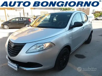 Usata Lancia Ypsilon Silver 69 CV (50 kW) 2015 Grigio Utilitaria