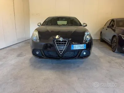 Usata Alfa Romeo Giulietta Distinctive 140 CV (102 kW) 2010 Nero Utilitaria