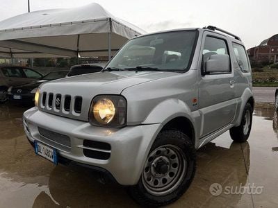 Usata Suzuki Jimny 86 CV (63 kW) 2006 Grigio SUV