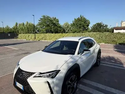 Usata Lexus UX 250h Business Edition 152 CV (111 kW) 2021 SUV