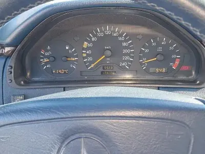 Begagnad Mercedes E200 Elegance 136 HK (100 kW) 1997 Grå Sedan