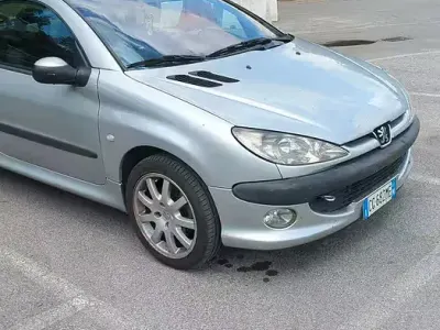 Usata Peugeot 206 CC 109 CV (80 kW) 2003 Grigio Cabrio