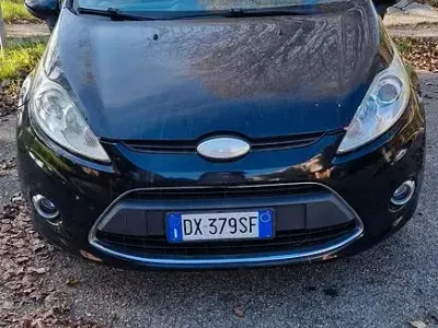 Usata Ford Fiesta Titanium 58 CV (42 kW) 2009 Nero Utilitaria