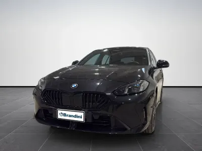Usata BMW 120 M Sport 163 CV (119 kW) 2025 Black sapphire met. Utilitaria
