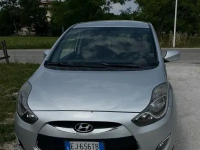 Usata Hyundai ix20 Comfort 90 CV (66 kW) 2011 Argento Utilitaria